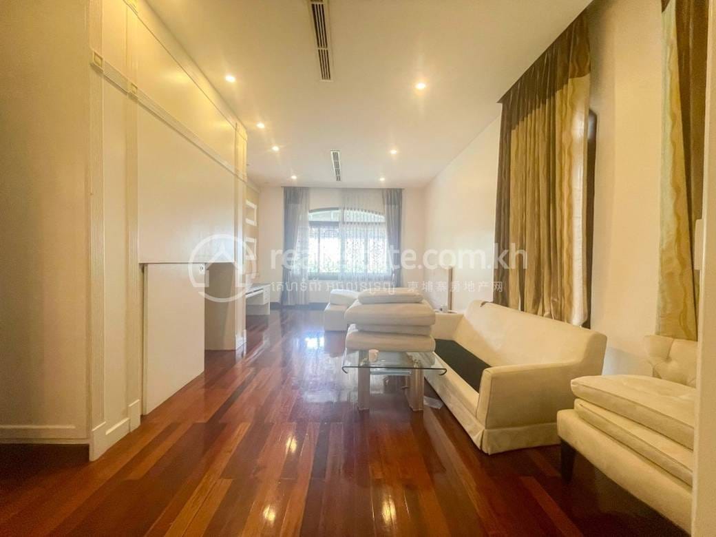 Villa For Rent in Daun Penh $4,500