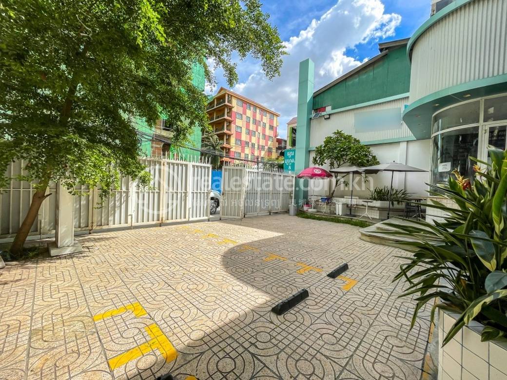 CommercialShophouse For Rent in Chamkarmon $2,100