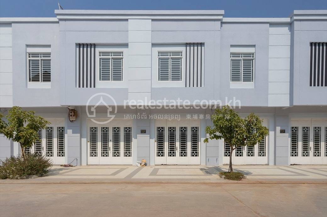 581 sqm Living Size House and lot Na prodej in Lvea Aem