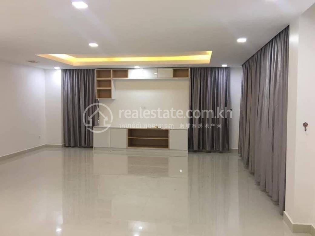 600 sqm Living Size Flat House K pronájmu in Chamkarmon
