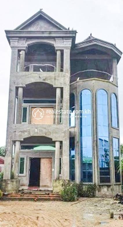 152 sqm Living Size House and lot Na prodej in Khemara Phoumin