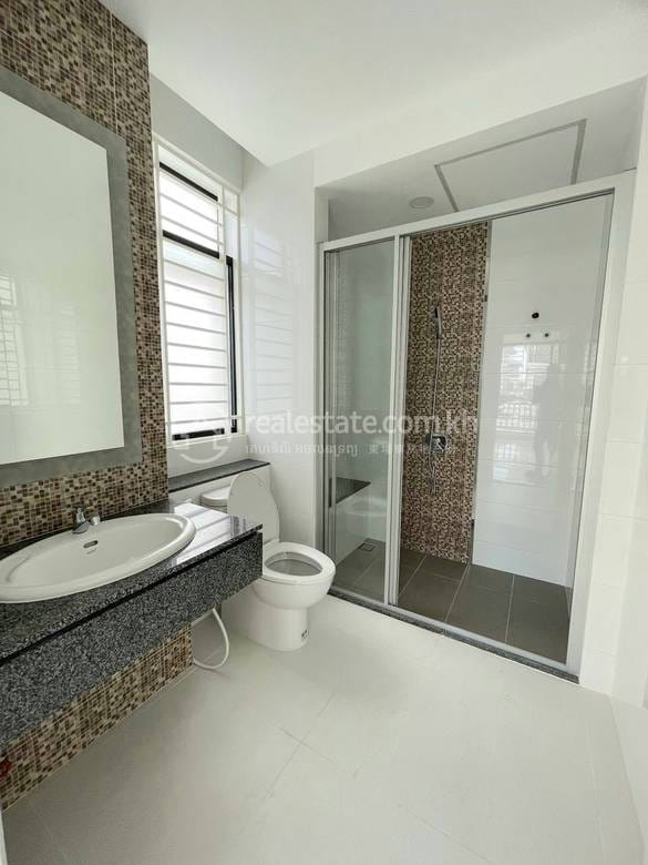 วิลล่าแฝด สำหรับขาย 4 ห้องนอน ราคา $345,000