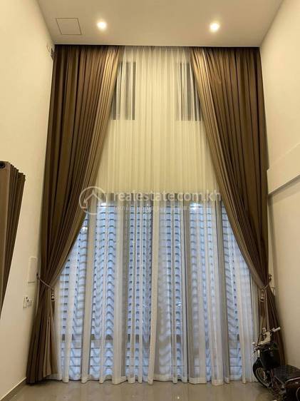 $900 Maison-boutique
