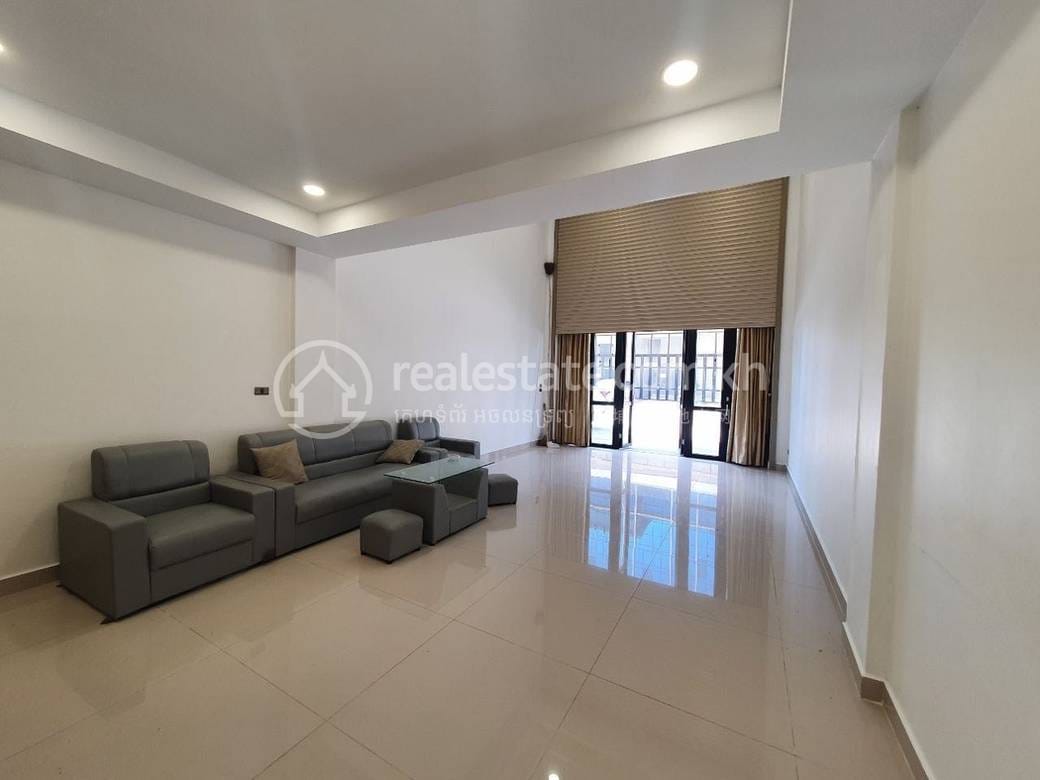 $1,300 Shophouse