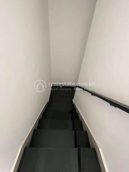 Meanchey店屋出租，价格$1,300
