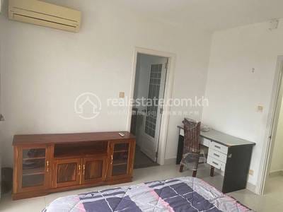 Link House For Rent in Chbar Ampov $550
