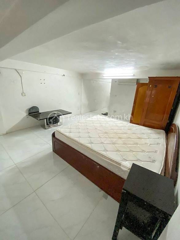 BKK 3 Shophouse For Rent in BKK 3