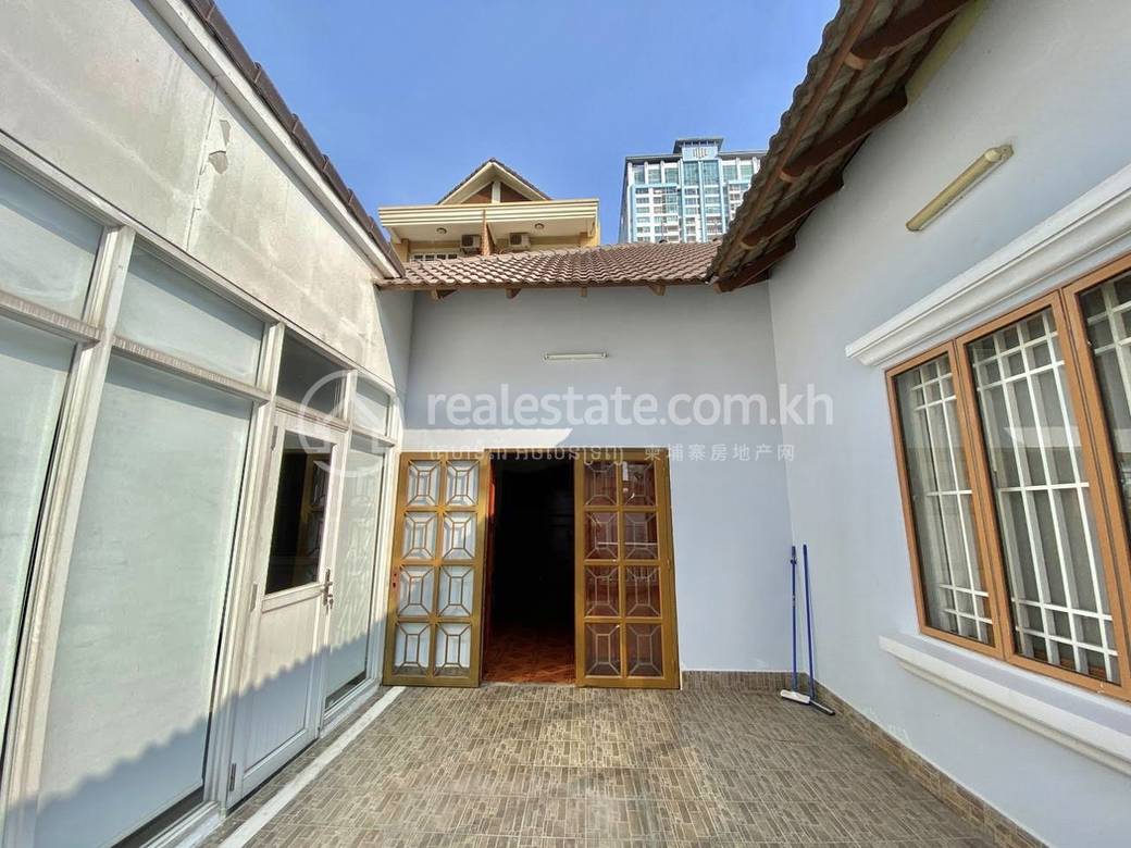 BKK 1 Villa For Rent in BKK 1