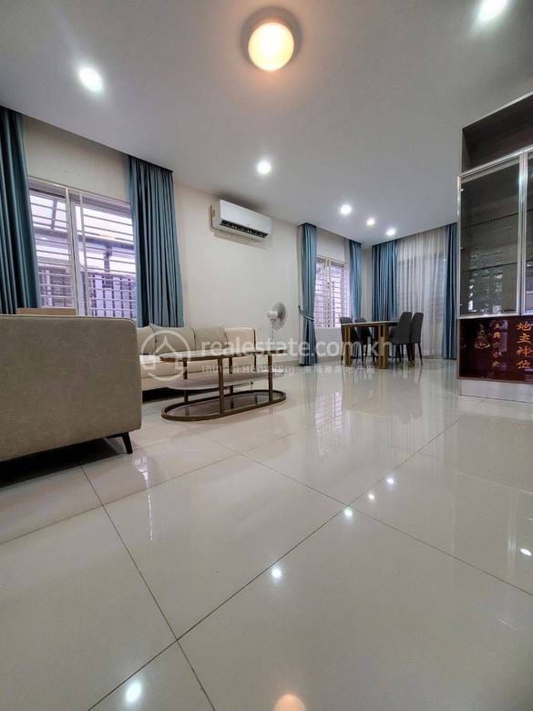Villa For Sale in Chbar Ampov $160,000