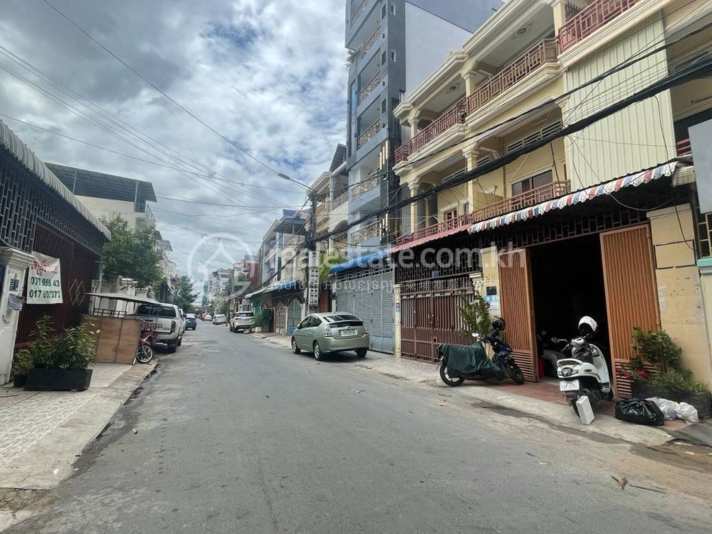 160 sqm Living Size Apartment For Rent in Boeng Keng Kang