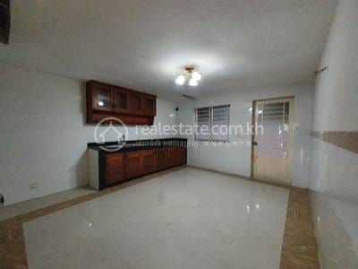 4 Bedrooms House and lot For Rent for $600