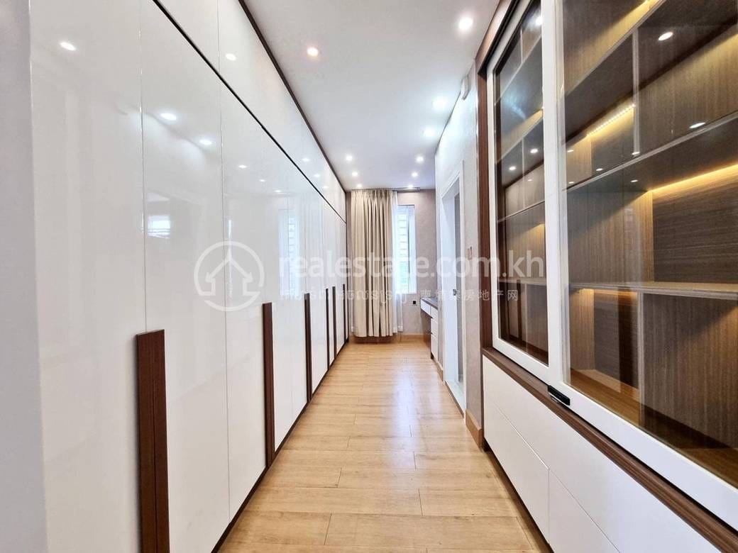 Chbar Ampov Twin Villa For Rent in Chbar Ampov