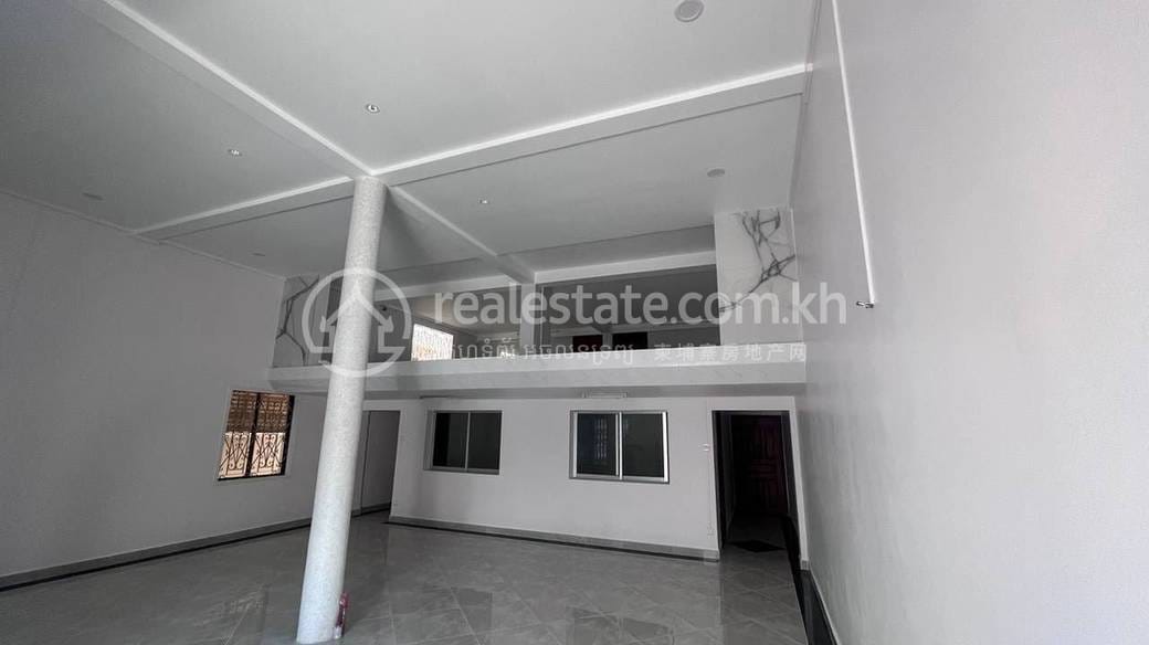 House and lot សំរាប់ជួល នៅDaun Penh តម្លៃ $4,500