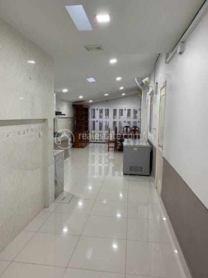 6 Bedrooms Вилла с двумя спальнями Для Аренды for $4,500