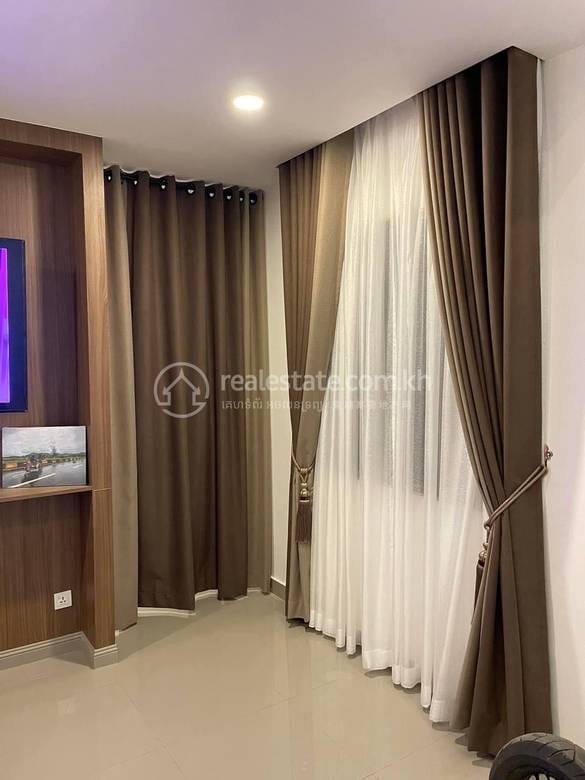 Maison-boutique À louer à Chrang Chamres 2, Russey Keo, Phnom Penh