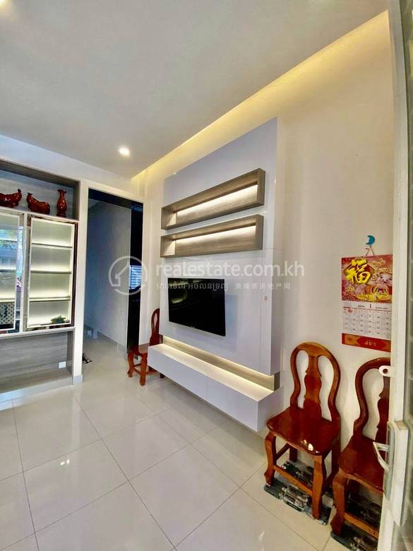Maison-boutique À louer à Chbar Ampov $450