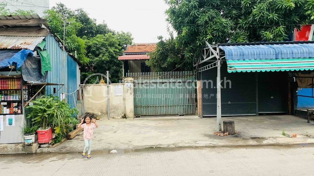 Chbar Ampov I House and lot Na prodej in Chbar Ampov I
