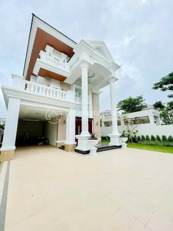 វីឡា សំរាប់ជួល នៅChbar Ampov តម្លៃ $7,000