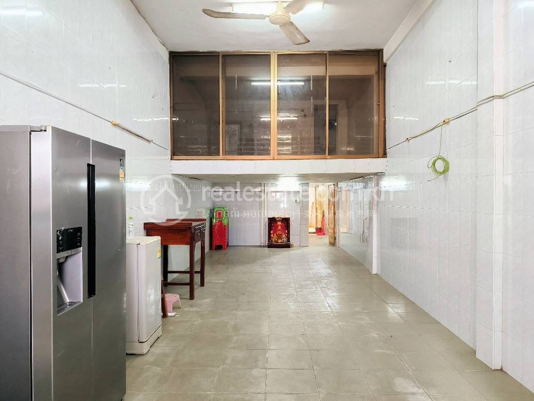 ផ្ទះលក់ដូរ សំរាប់លក់ ទំហំផ្ទះ 146 ម៉ែត្រការ៉េ នៅToul Kork