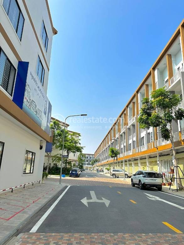 Link House For Sale with 2 Parking Space