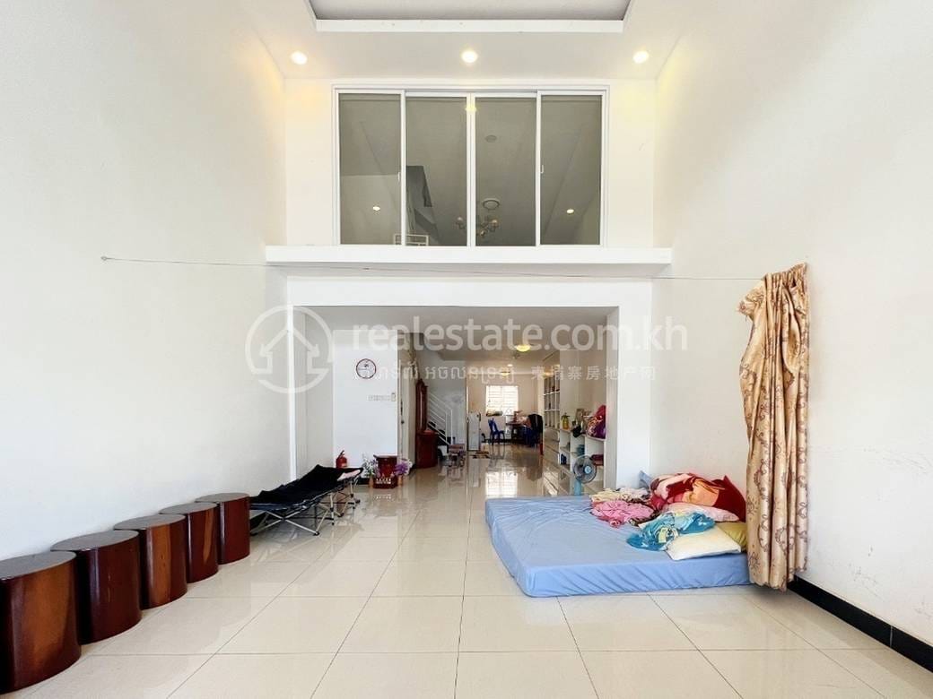Chroy Changvar店屋出售，价格$205,000