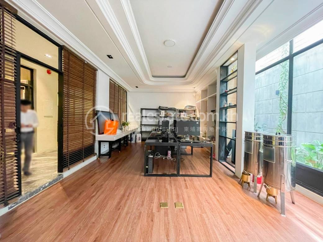Villa For Rent in Boeng Keng Kang $10,000