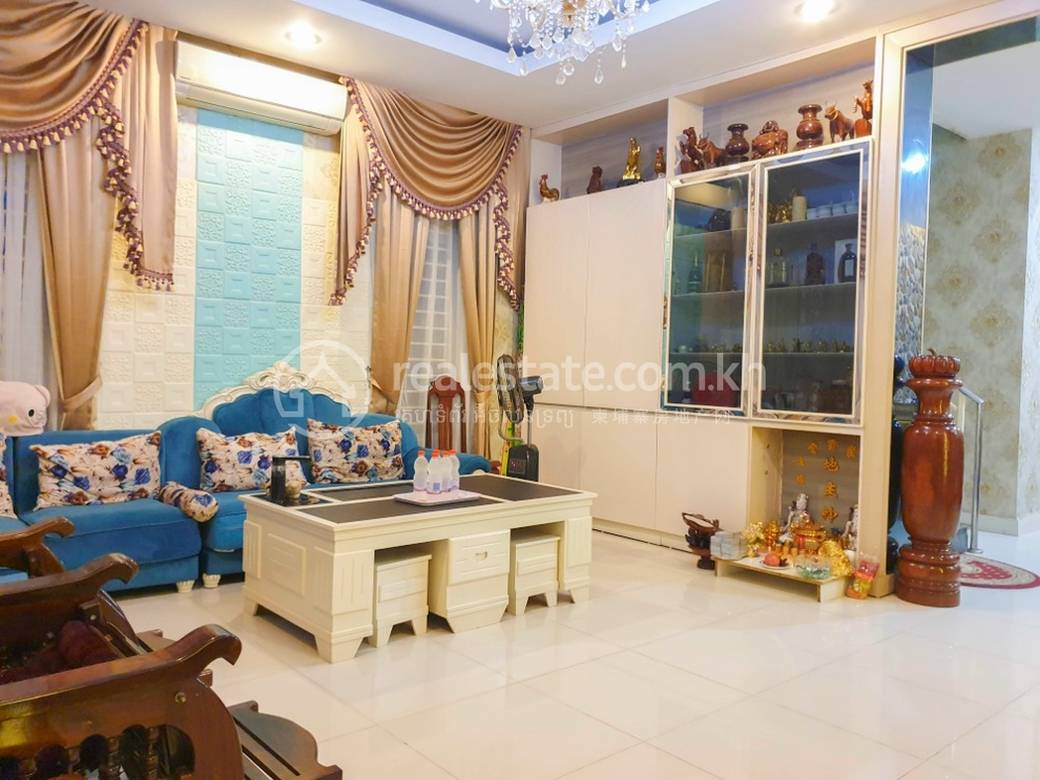 Russey Keo에 있는 쌍둥이 별장 매매 $285,000