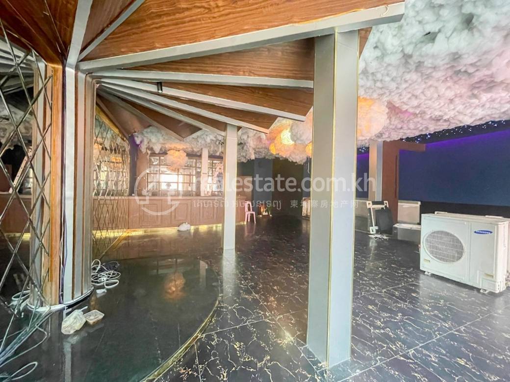 បារ សំរាប់ជួល នៅChamkarmon តម្លៃ $2,500