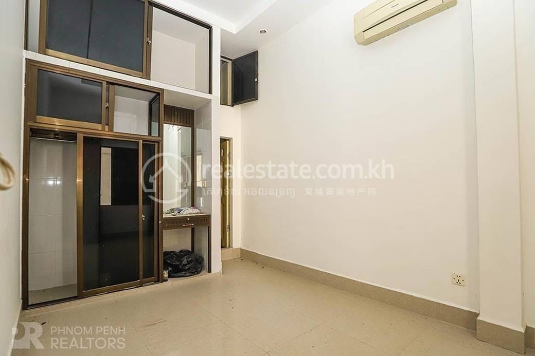Flat For Rent in Daun Penh $300