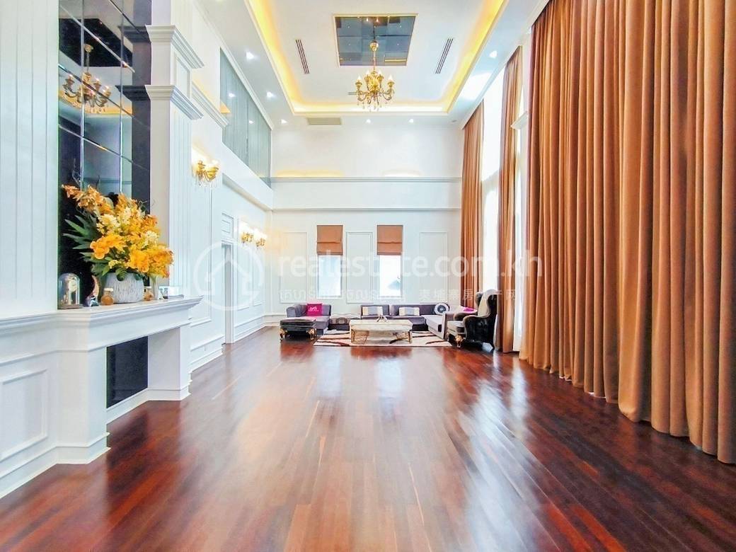 Penthouse K pronájmu in Chamkarmon $10,000