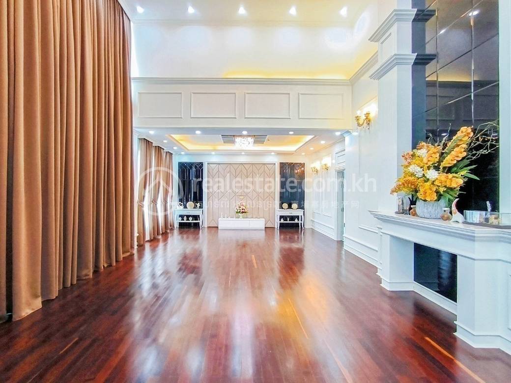 Zařízeno Penthouse K pronájmu