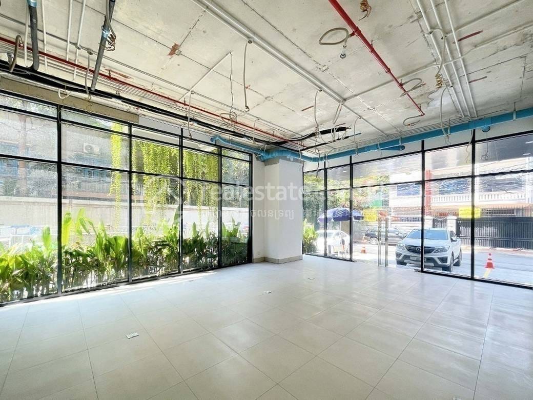 Retail For Rent in Chamkarmon $4,000