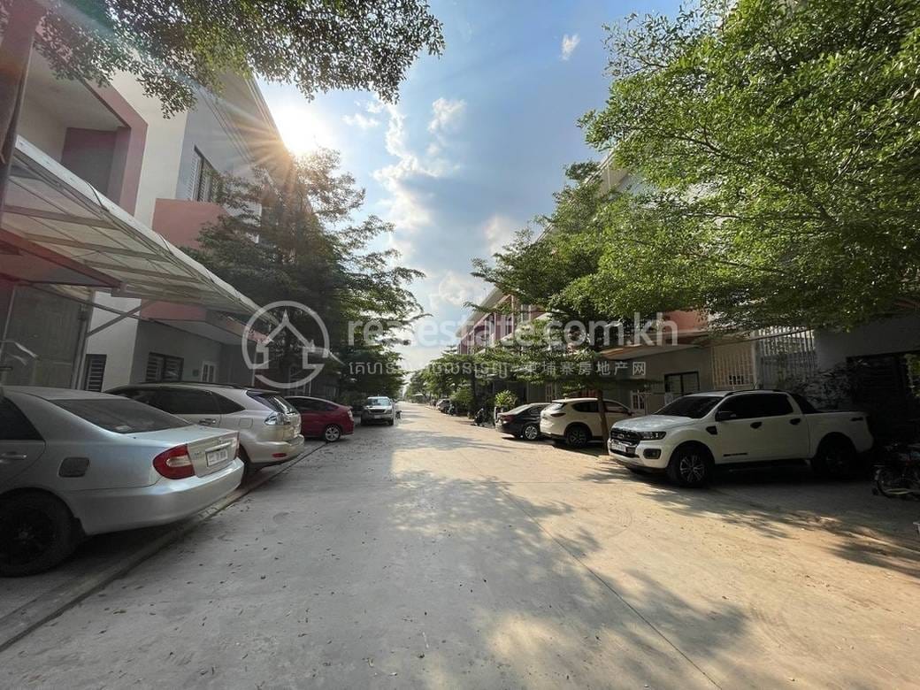 带1个停车位的联排住宅出售