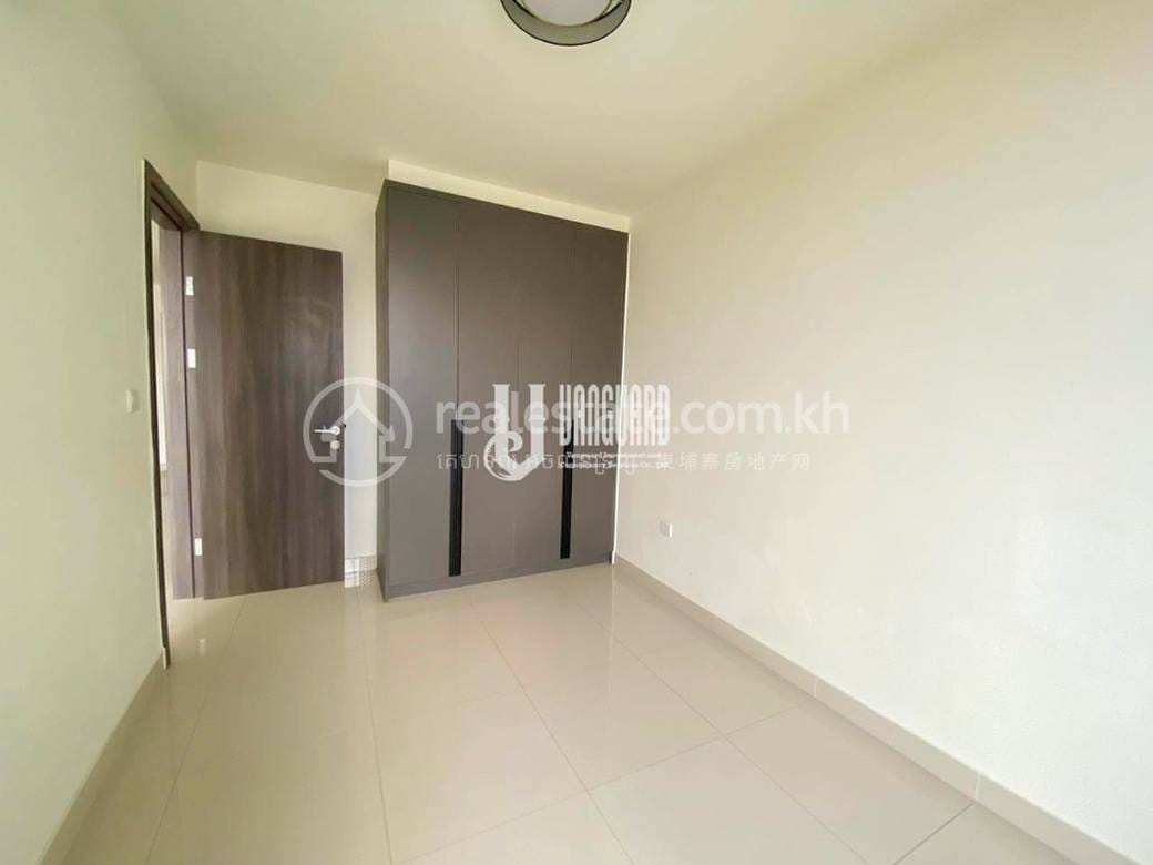 Condo Na prodej in Chamkarmon $230,000