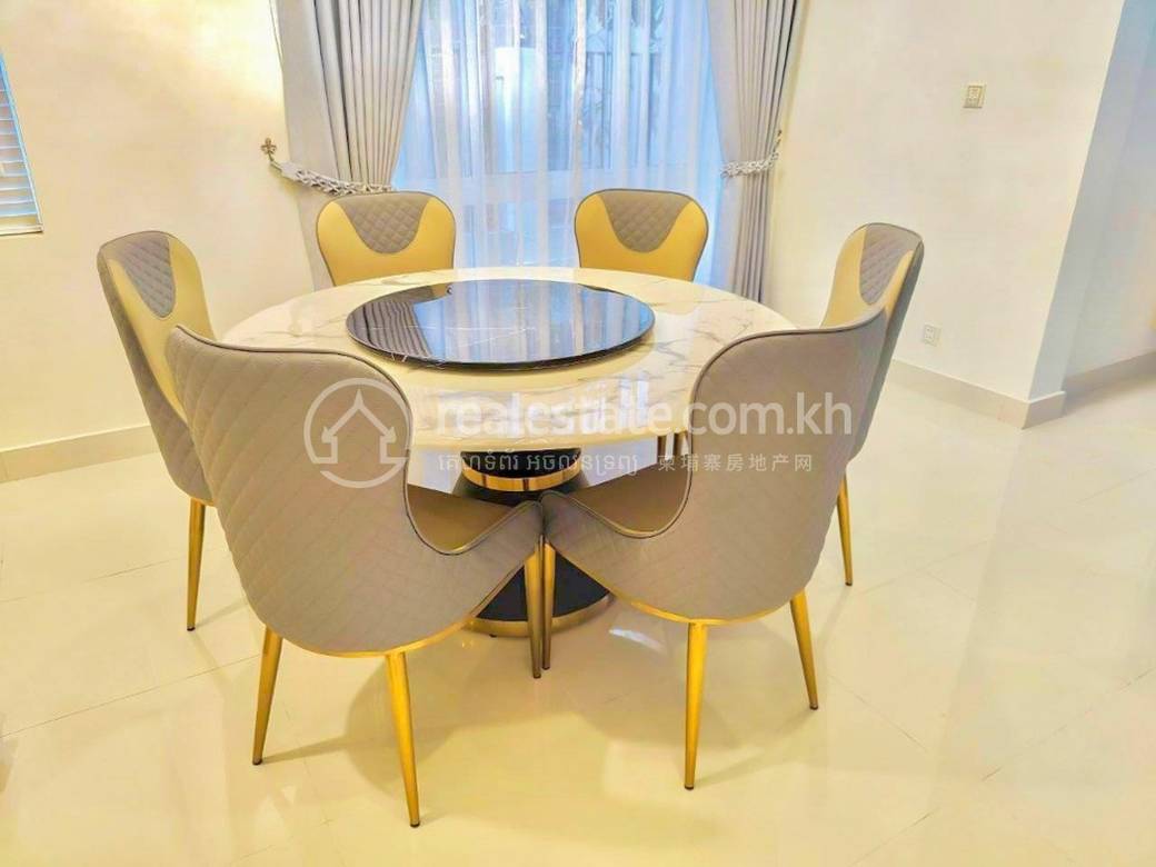Villa For Sale with 3 Parking Space