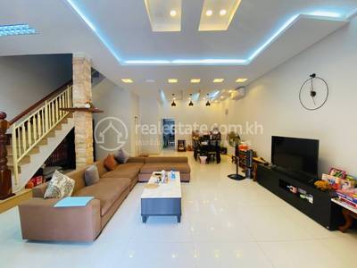 175 sqm Living Size Dvojvila K pronájmu in Chamkarmon