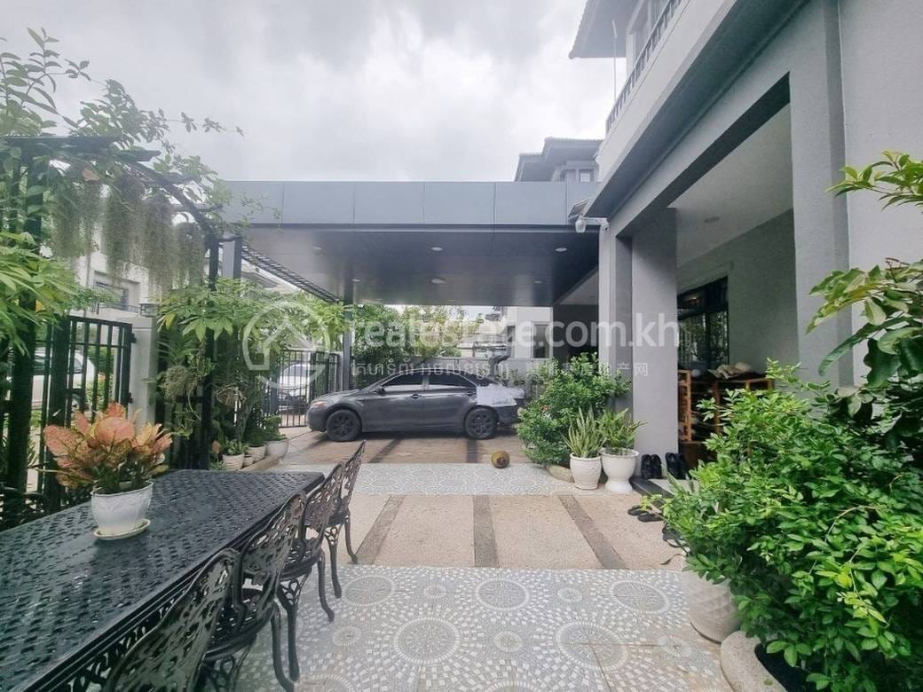 វីឡា សំរាប់លក់ នៅRussey Keo តម្លៃ $600,000