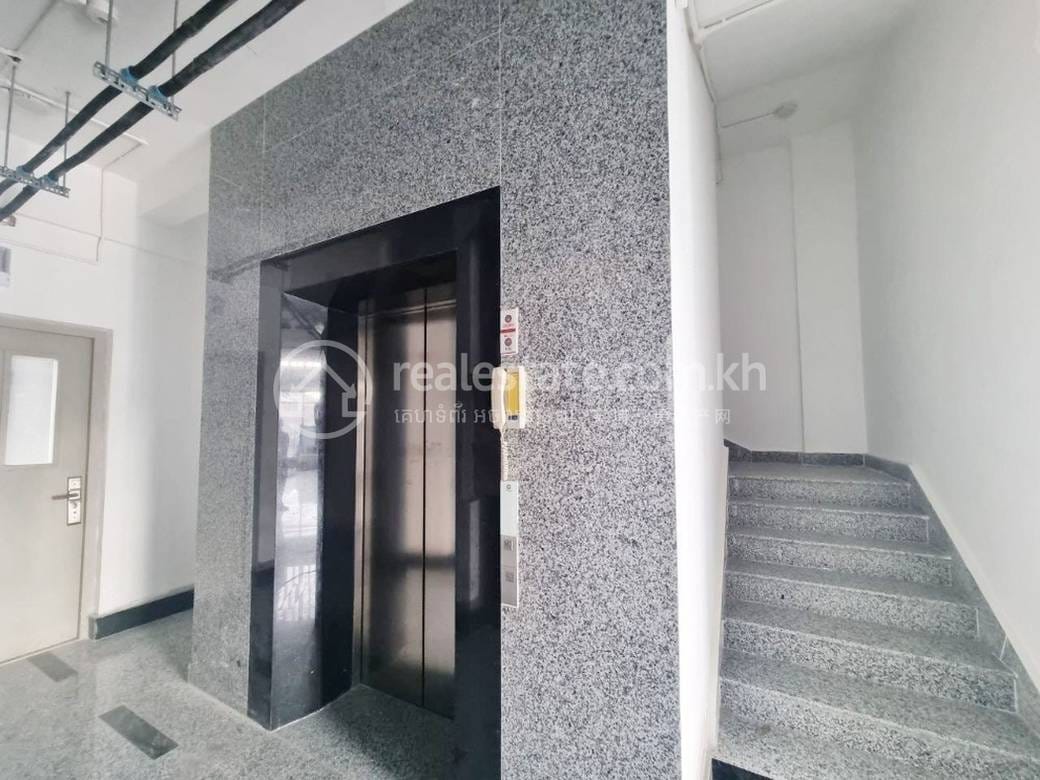 Chroy Changvar建筑出售，位于Chroy ChangvarChroy Changvar，价格$1,700,000