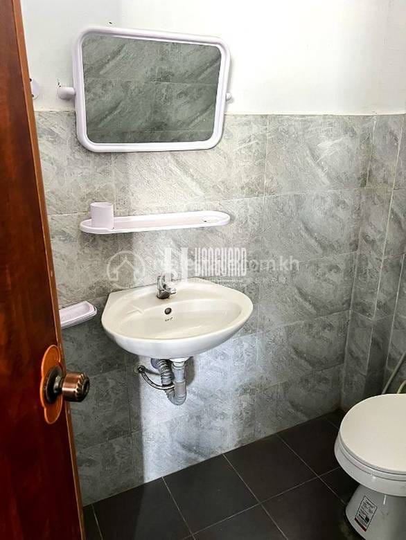 700 sqm Land Size Sklad K pronájmu for $2,500