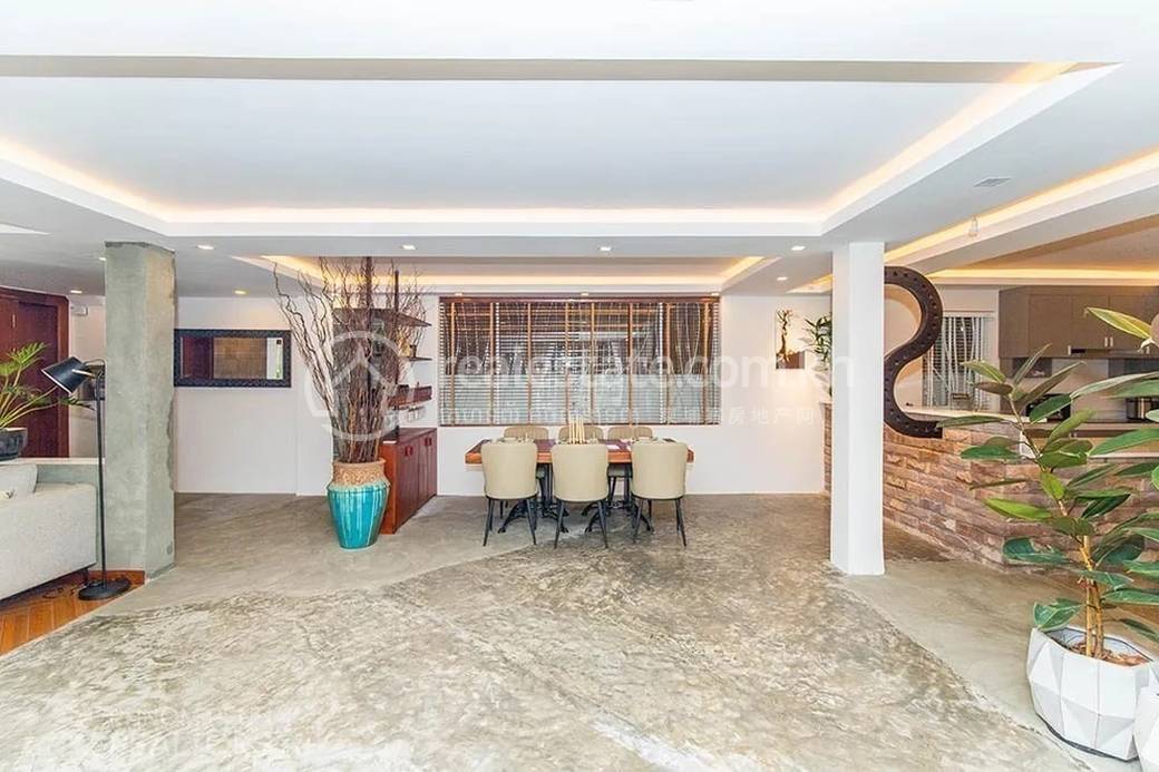 Villa For Rent in Chamkarmon $2,500