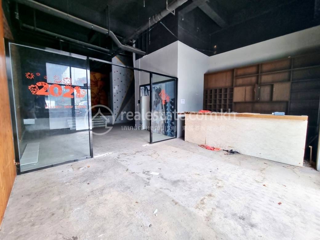 Shophouse For Rent with 3 Parking Space