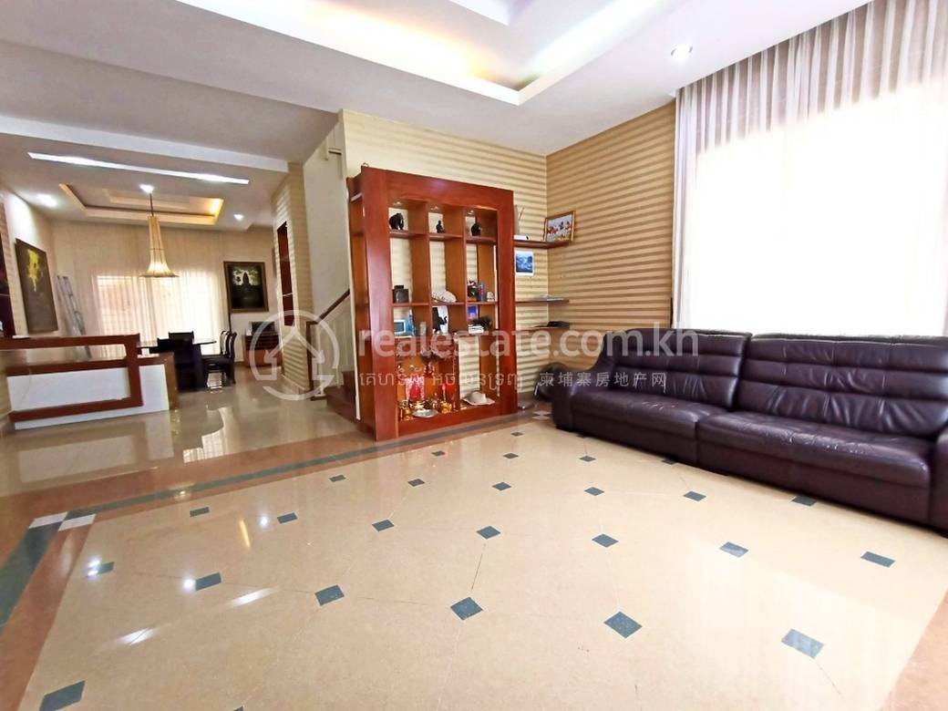 វីឡាភ្លោះ សំរាប់ជួល ទំហំផ្ទះ 216 ម៉ែត្រការ៉េ នៅChbar Ampov