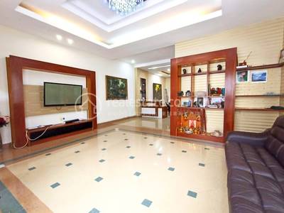 វីឡាភ្លោះ សំរាប់ជួល មានកន្លែងចតរថយន្ត 2
