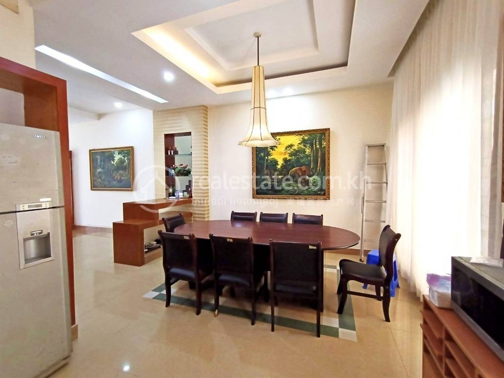 វីឡាភ្លោះ សំរាប់ជួល នៅChbar Ampov តម្លៃ $1,000