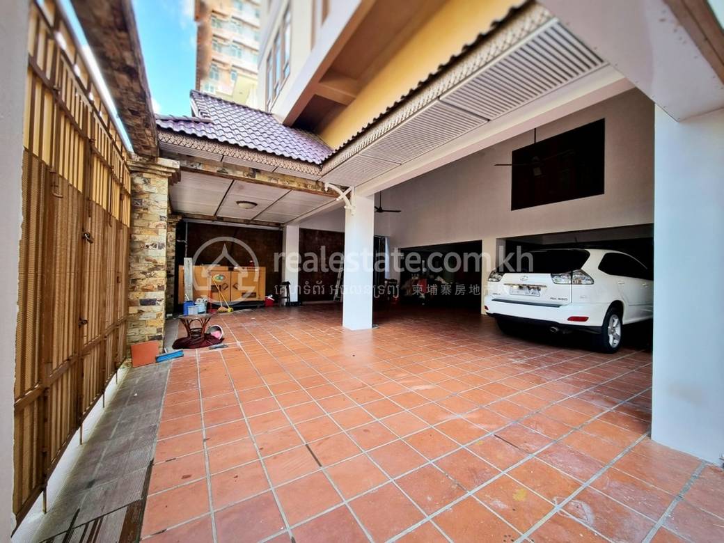 Building For Rent with 6 Parking Space