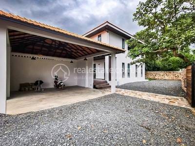 1,282 sqm Land Size Vila Na prodej