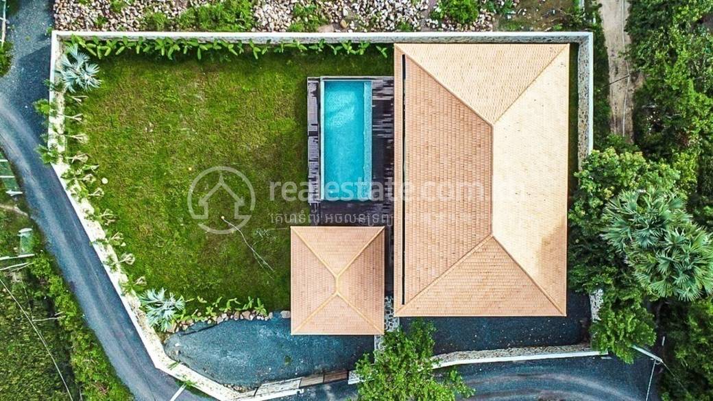 $375,000 Vila