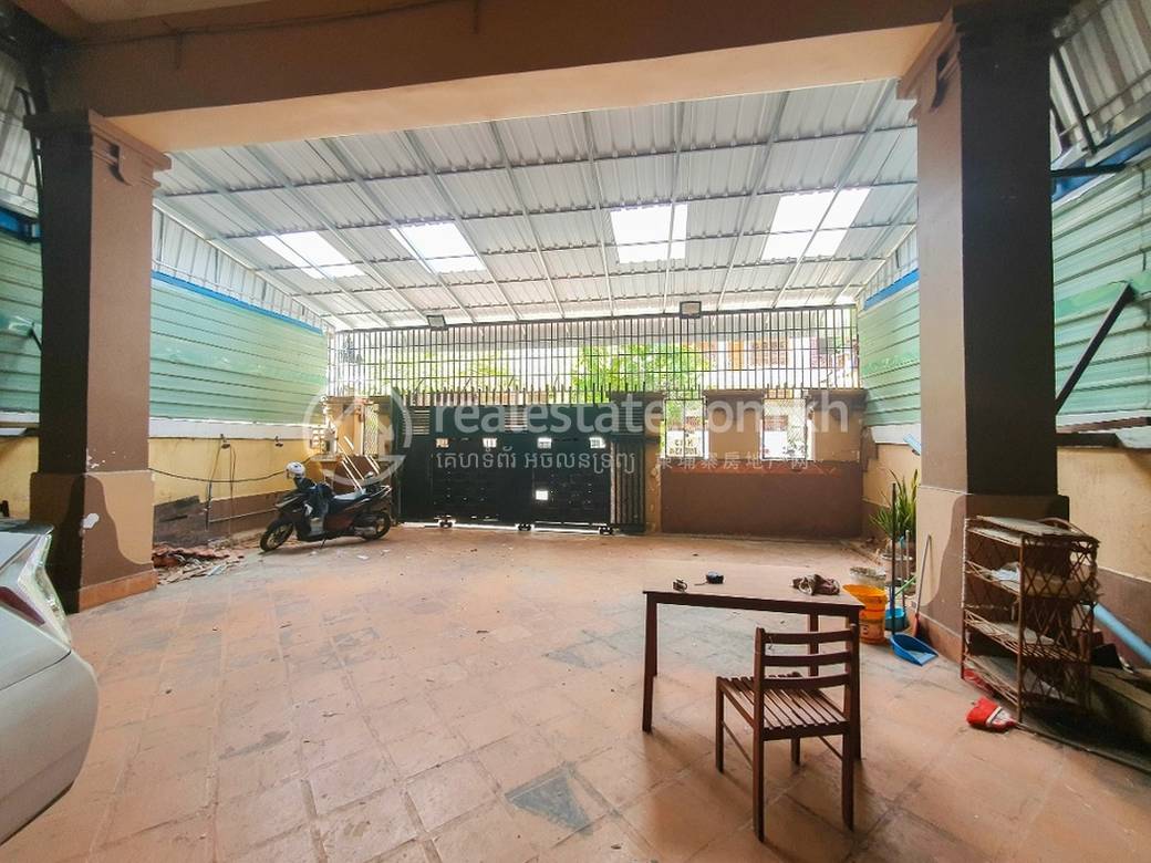 带9个停车位的建筑出租