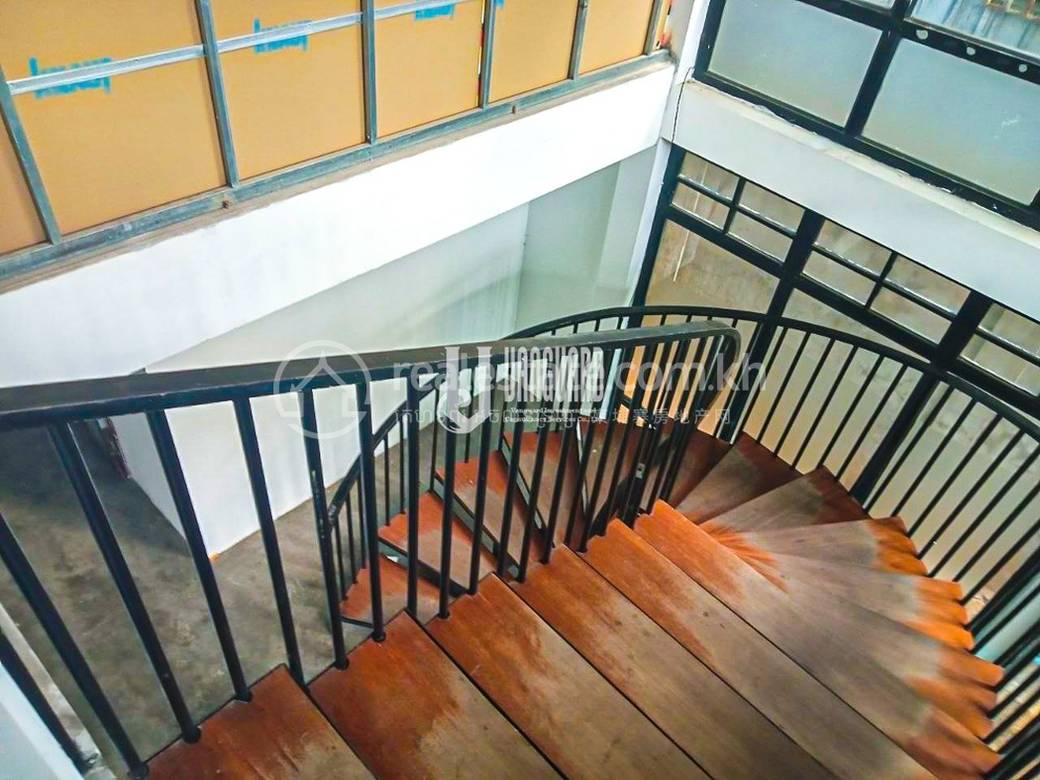 NirouthCommercialShophouse出租，位于Nirouth