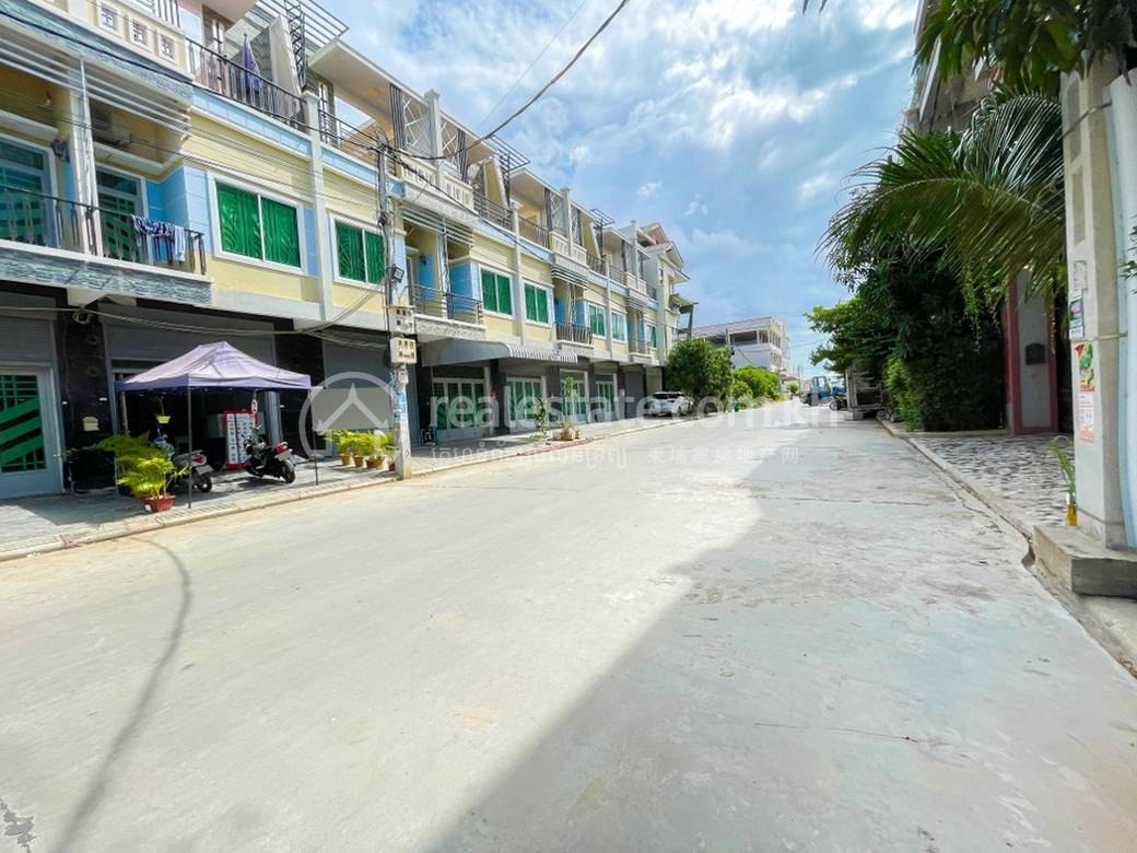 Flat House For Sale & Rent with 1 Parking Space